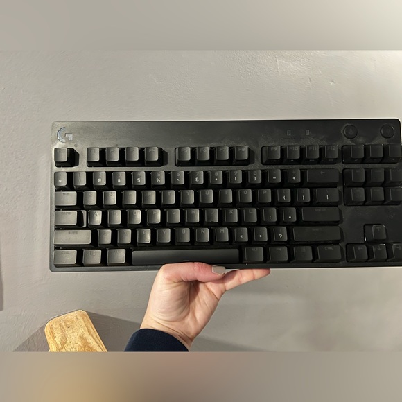 Logitech Pro Tenkeyless Gaming Keyboard - Picture 2 of 2